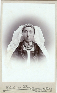 4439 Cornelia de Wilde (1879-1938) in Thoolse dracht