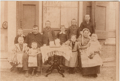 4443 Hubertus de Wilde (1850-1914) en Maria Stolk en gezin