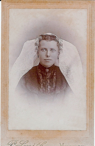 4459 Janna Lena de Wilde (1876-1963) in Thoolse dracht