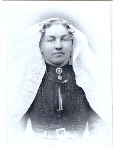 4467 Johanna Cornelia Willemse (1855-1944) in Thoolse dracht
