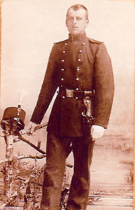 4471 Andries van Wingen (1879-1955) in uniform