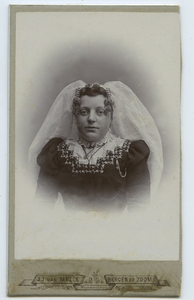4533a Dina Janna Zandee (*1879) in Thoolse dracht