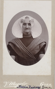 4570 Maria Zuidweg (1840-1926) in Zuid-Bevelandse dracht