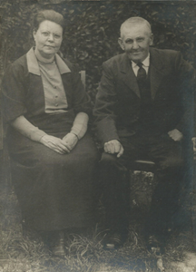 48b Josina Wilhelmina van As (*1888) en Marinus Goedegebuure