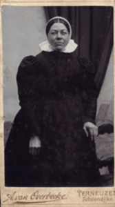1045 Elizabeth de Vlieger, geboren Groede 15 september 1853, overleden Schoondijke 15 april 1925, dochter van Jannis de ...