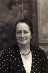 1152 Adriana Maria Luteijn, geboren Willemstad 17 april 1885, overleden Zwolle 27 maart 1946, dochter van Adriana ...