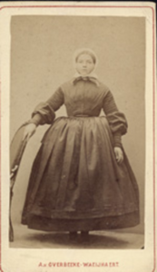 1222 Cathalintje Suzanna de Hullu, geboren Zuidzande 30 juni 1856, overleden Oostburg 15 oktober 1944, dochter van ...