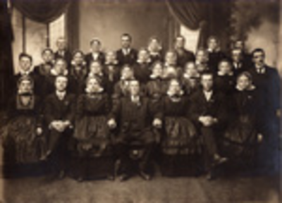 151a Groepsfoto van de Zangvereniging te Nieuwvliet met Jannis Luteijn, geboren Nieuwvliet 8 juli 1884, zoon van Jannis ...