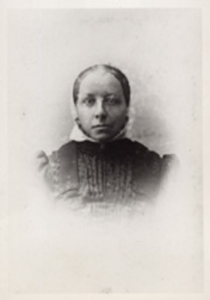 1690 Magdalena Maria le Grand, geboren Waterlandkerkje 3 oktober 1857, overleden Oostburg 19 maart 1938, dochter van ...