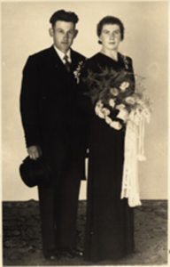 180 Bruidsfoto van Johannes Jannes Risseeuw, geboren Groede 14 maart 1913, zoon van Willem Jacobus Risseeuw en Suzanna ...