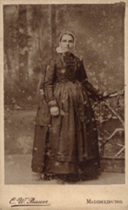 1815 Maria Elizabeth Almekinders, geboren Schoondijke 23 november 1858, overleden Zuidzande 28 oktober 1934, dochter ...