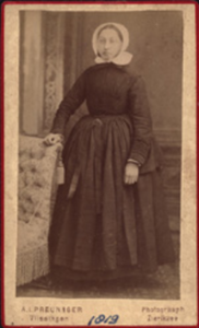 1819 Sara Adriana Risseeuw, geboren Zuidzande 21 februari 1864, overleden Schoondijke 3 september 1946, dochter van ...