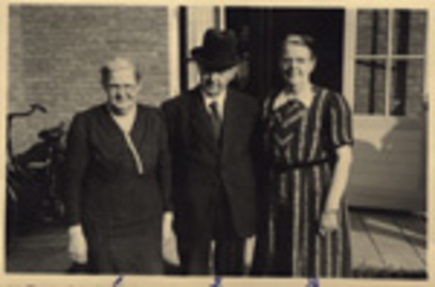 1937a Pieternella Luteijn (1), Pieter Luteijn (2), Johanna Luteijn (3), overleden in Middelburg, allen kinderen van ...