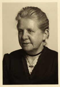1948c Cathalijntje Leenhouts, geboren 1 augustus 1877 te Koudekerke, overleden 29 december 1969 te Middelburg, dochter ...