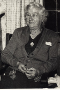 2481 Rebecca van de Burgh, geboren 27 juni 1878 te Vlissingen, overleden 4 november 1955 te Vlissingen, dochter van ...