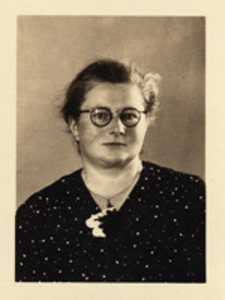 2539 Elizabeth Janna Dierx, geboren 28 juni 1894 te Zuidzande, overleden 14 april 1973 te Oostburg, dochter van ...