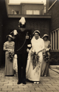 260 Bruidspaar Adriaan Luteijn, geboren Tjalong (Atjeh) 5 december 1910, zoon van Hermanus Marinus Luteijn en Maria van ...