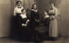 3314 Anna Catharina van der Meulen (*1896), links, dochter van Francois van der Meulen en Sara Rookus (1), Sara ...