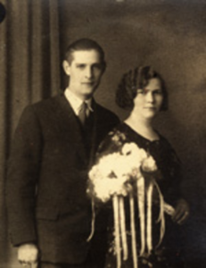 337 Bruidsfoto van Jan Luteijn, geboren Amsterdam 2 oktober 1908, zoon van Jan Luteijn en Neeltje Blokker en echtgenote ...