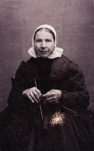 44 Suzanna Risseeuw, geboren Schoondijke 2 april 1842, overleden Schoondijke 24 juli 1915, dochter van Pieter Risseeuw ...