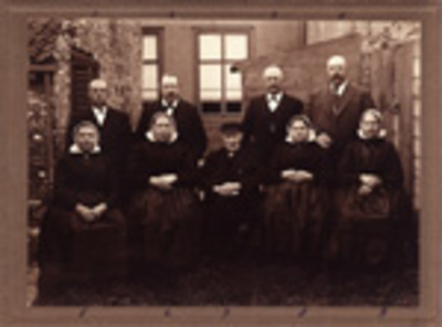 496a Groepsfoto van de familie Bosschaart te Oostburg: Abraham Versprille, geboren Oostburg 23 januari 1873, zoon van ...