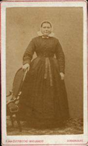 963 Rebekka Maria Dierx, geboren Breskens 24 juli 1857, wonend 's-Heer Arendskerke in 1904, dochter van Pieter Dierx en ...