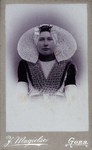 40 Tona Meulenberg (1883-1938), dochter van Cornelis Meulenberg en Catharina van Maris