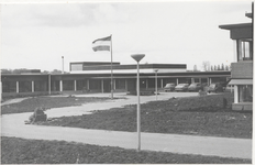 M 10573 Nieuw Vrijthof, vlag hangt uit, mogelijk tijdens de opening