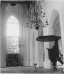 M 10632 Interieur St. Maartenskerk. Op de achtergrond links het portaal achter de voordeur. De foto is waarschijnlijk ...