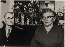 M 12149 Het echtpaar Johanes de Kruijf en Hendrika Johana de Kruijf-Molders wonende aan de Oosterwal in Culemborg ...