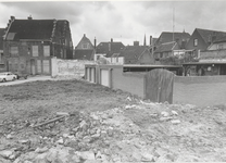 1277 Sloop van fabriekspand aan de Lange Meent met rechts de achterzijde van het Drostenhuis aan de Slotstraat.