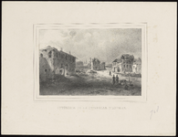 443 Historieprent; gezicht op het binnenterrein met zwaar beschadigde gebouwen; rechts op de voorgrond enkele personen. ...