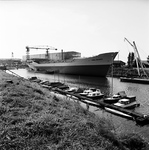 22-9468 Haven met scheepswerf. Afbouw van de op 18 augustus 1968 te water gelaten Coral Meandra bestemd voor Koraal ...