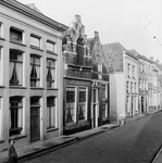 1104269 Straatgezicht, met Trippenhuis