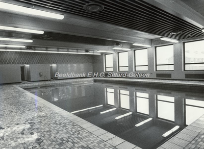 EHC-0000999 Het Prins Willem-Alexander zwembad gelegen aan de Tunnelstraat.