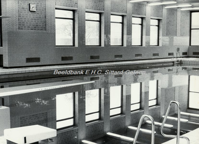 EHC-0001001 Het Prins Willem-Alexander zwembad gelegen aan de Tunnelstraat.