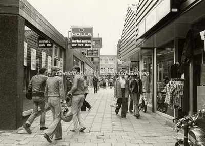 EHC-0001063 Het nieuwe winkelcentrum in 1974.