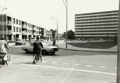 EHC-0001070 Het Kruispunt Groenstraat-Henri Hermanslaan gezien richting centrum.