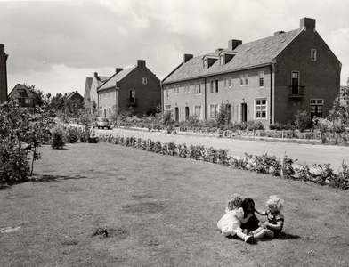 EHC-0001134 Beambtenwoningen van De Staatsmijnen aan de Berkenboslaan in Neerbeek-Beek.
