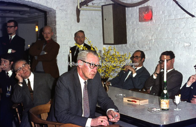 EHC-013-03 Bezoek aan de bar van Sociëteit Zenith, gevestigd in de kelder van de HEAO-school in het Klooster te ...