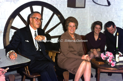 EHC-013-05 Bezoek aan de bar van Sociëteit Zenith, gevestigd in de kelder van de HEAO-school in het Klooster te ...