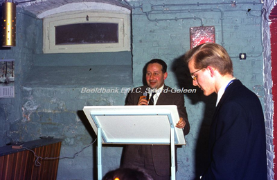 EHC-013-07 Bezoek aan de bar van Sociëteit Zenith, gevestigd in de kelder van de HEAO-school in het Klooster te ...