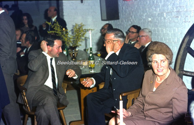 EHC-013-13 Bezoek aan de bar van Sociëteit Zenith, gevestigd in de kelder van de HEAO-school in het Klooster te ...