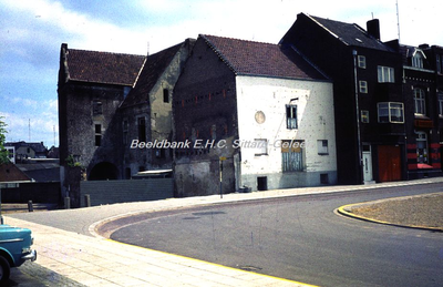 EHC-024-04 Oude binnenstad: Wal-Gasfabriek met gedeelte pand Molen Damoiseaux en hoekpand met de Rosmolenstraat, waar ...