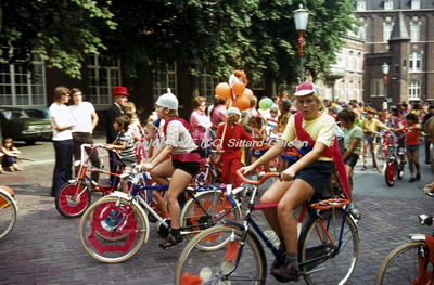 EHC-035-45 Receptie van het Oranjecomité Sittard b.g.v. het 25-jarig Regeringsjubileum van Koningin Juliana op ...