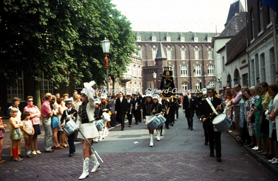 EHC-035-48 Receptie van het Oranjecomité Sittard b.g.v. het 25-jarig Regeringsjubileum van Koningin Juliana op ...