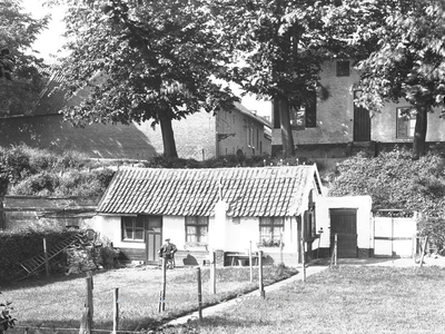 643 Aan de voet van wal Fort Sanderbout: huis Marx