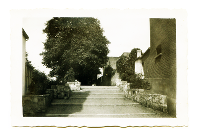 525_004 Opgang Begijnenhofwal gezien vanuit de kruising Walstraat-Limbrichterstraat-Brandstraat