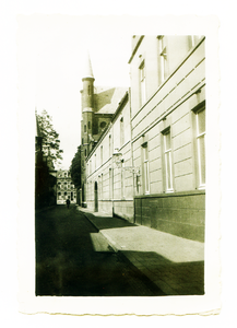 525_012 Rechterkant Oude Markt met gebouw Franciscus Solanus en Basiliek en op de achtergrond pand Van Wessem gezien ...