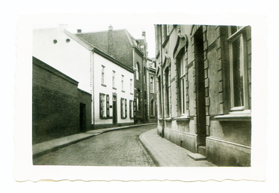 525_013 Begijnenhofstraat gezien vanuit de Limbrichterstraat voordat Postkantoor gebouwd is